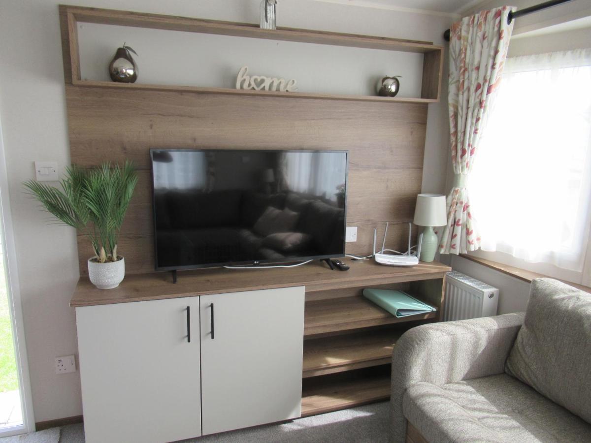 Chichester Lakeside Self-Catering Holiday Home Екстериор снимка