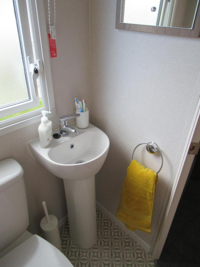 Chichester Lakeside Self-Catering Holiday Home Екстериор снимка