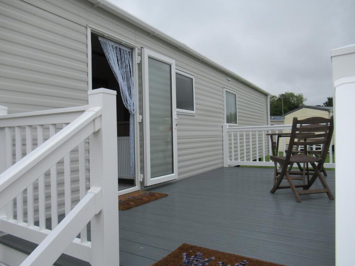 Chichester Lakeside Self-Catering Holiday Home Екстериор снимка